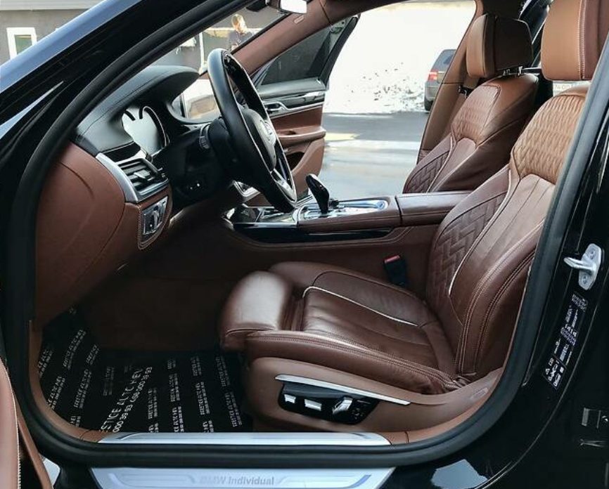 BMW 750 2017