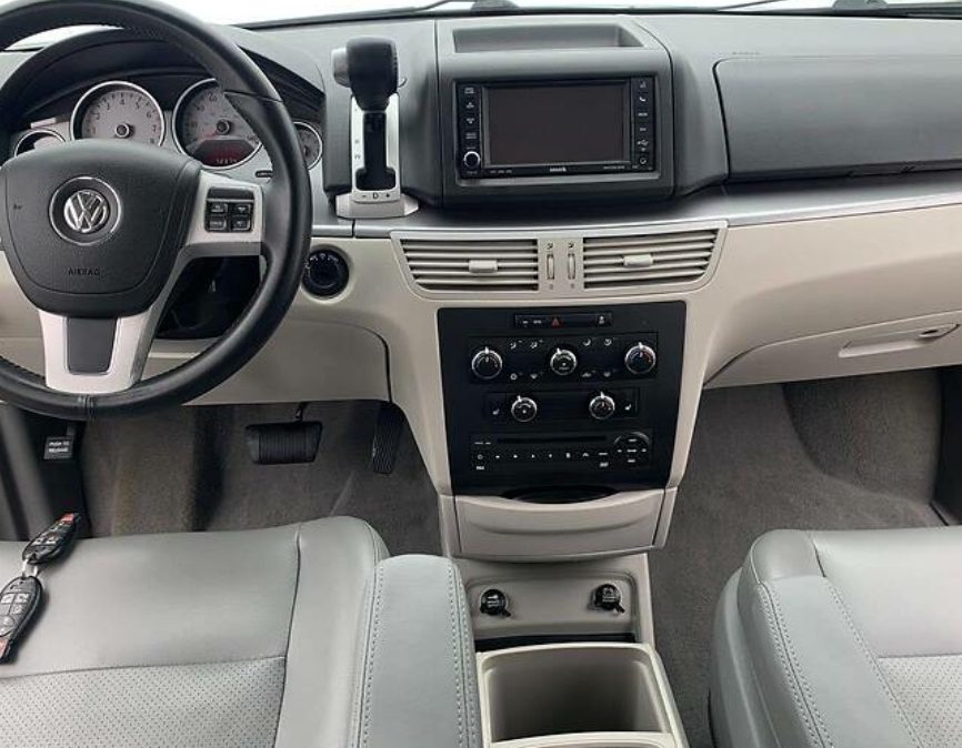 Volkswagen Routan 2013