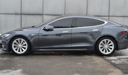 Tesla Model S 2016