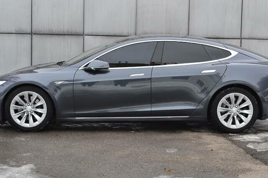 Tesla Model S 2016