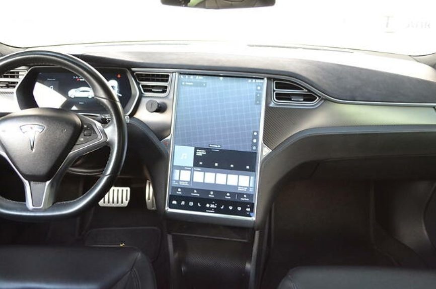 Tesla Model S 2014