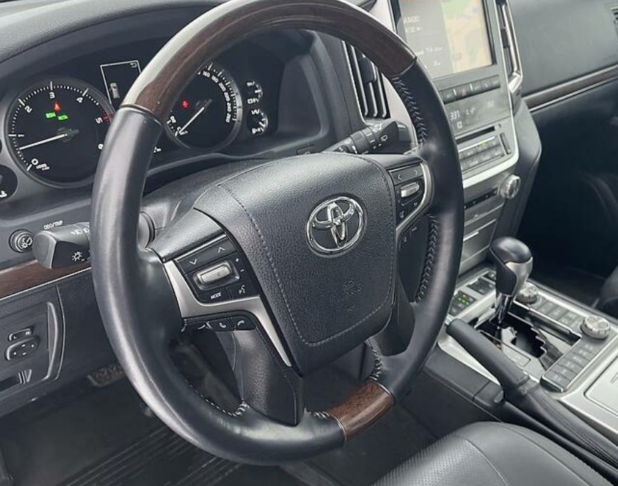 Toyota Land Cruiser 200 2019