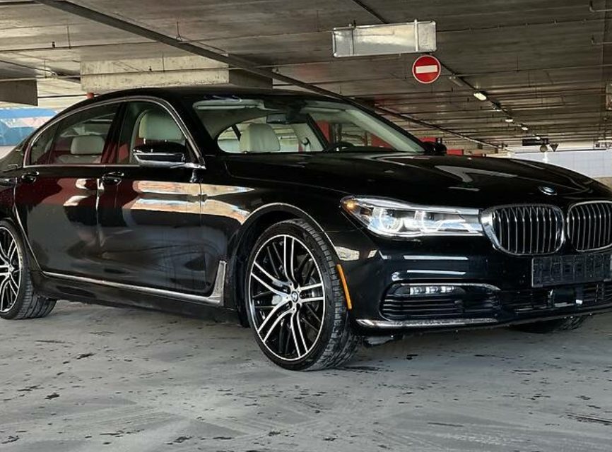 BMW 750 2017