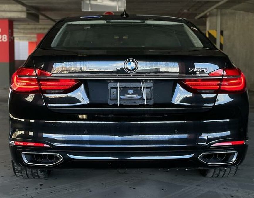 BMW 750 2017