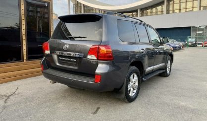 Toyota Land Cruiser 200 2012