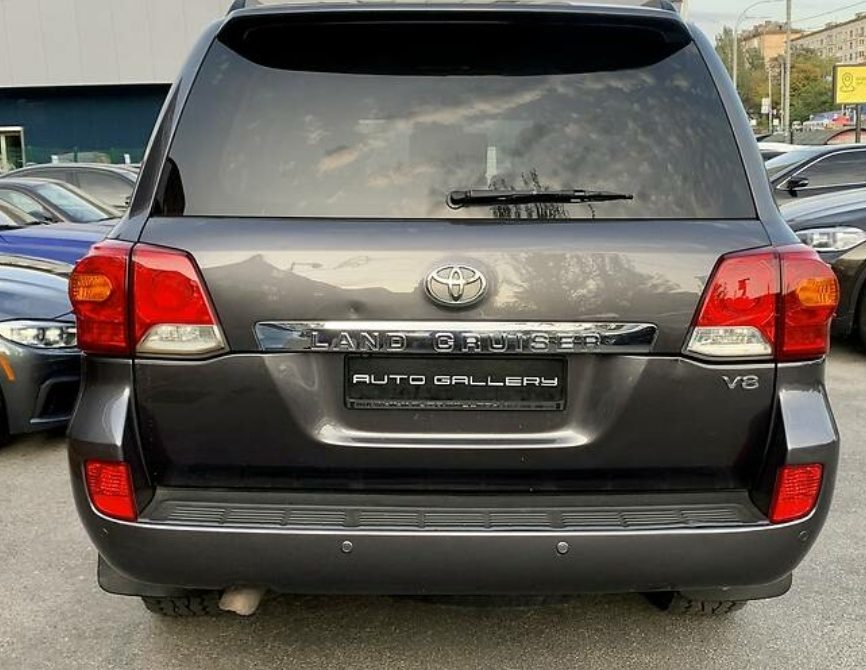 Toyota Land Cruiser 200 2012