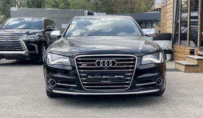 Audi S8 2013