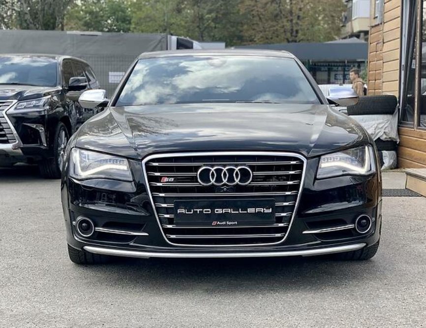 Audi S8 2013