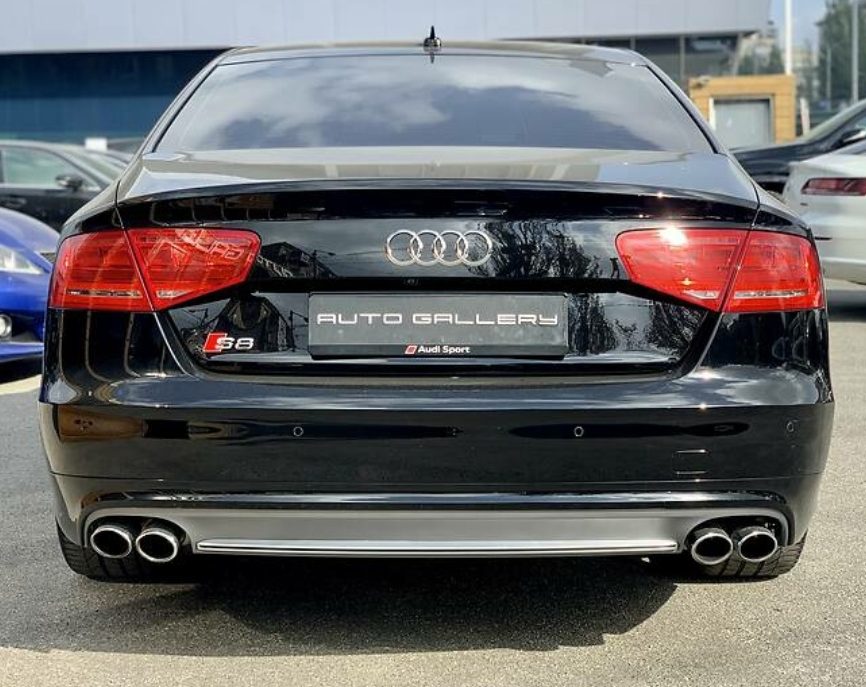 Audi S8 2013