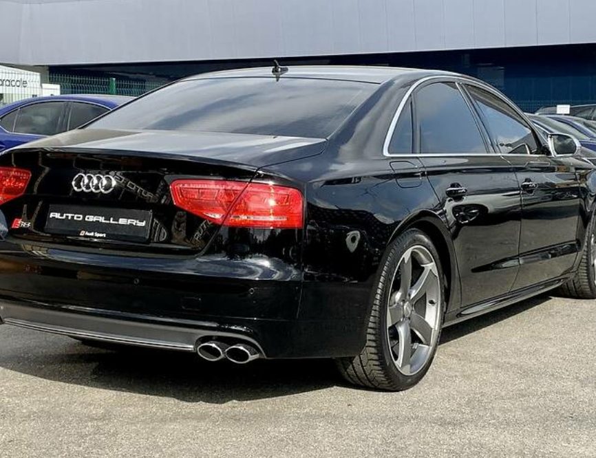 Audi S8 2013