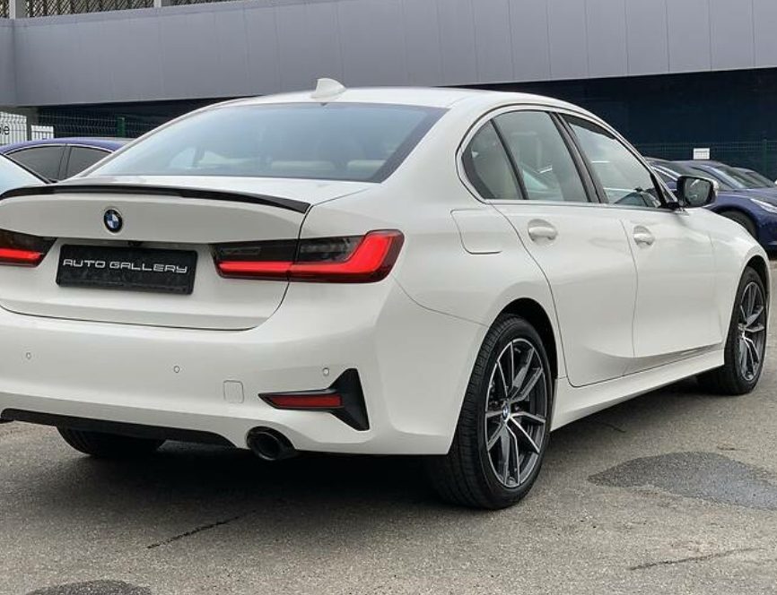 BMW 330 2019