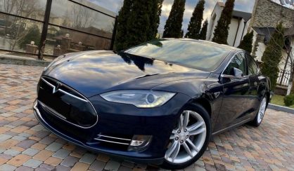 Tesla Model S 2014