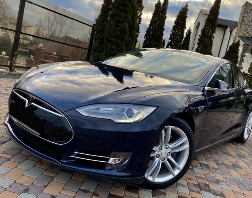 Tesla Model S 2014