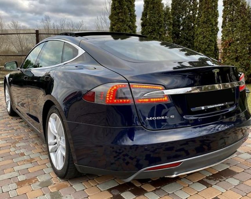 Tesla Model S 2014