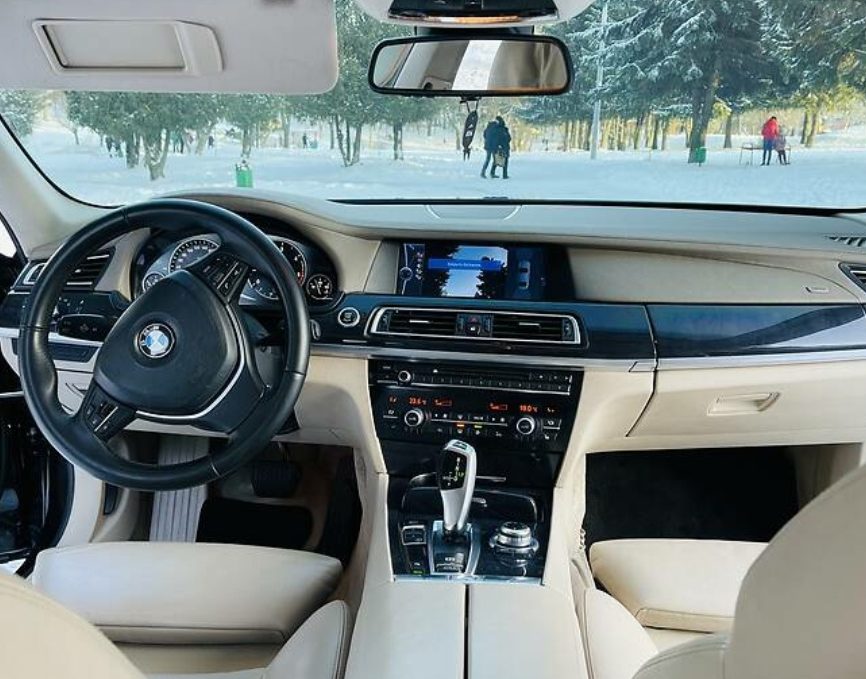 BMW 730 2010