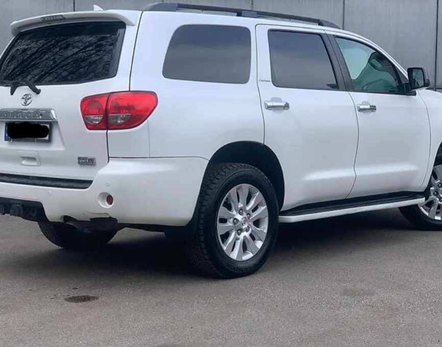 Toyota Sequoia 2013