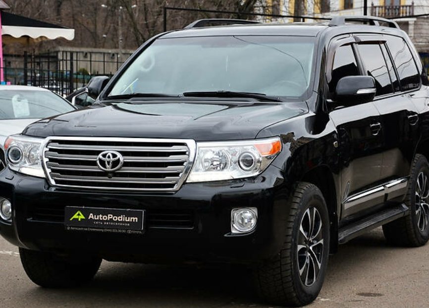 Toyota Land Cruiser 200 2011