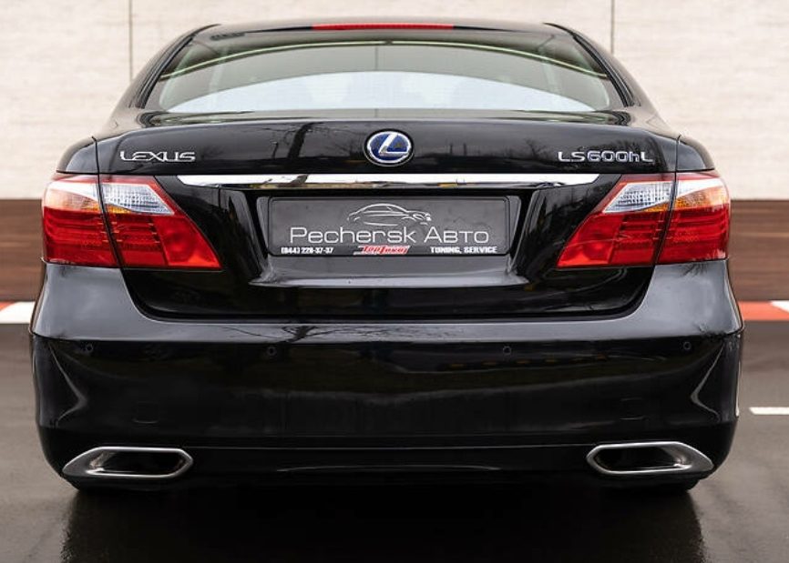 Lexus LS 600 2012