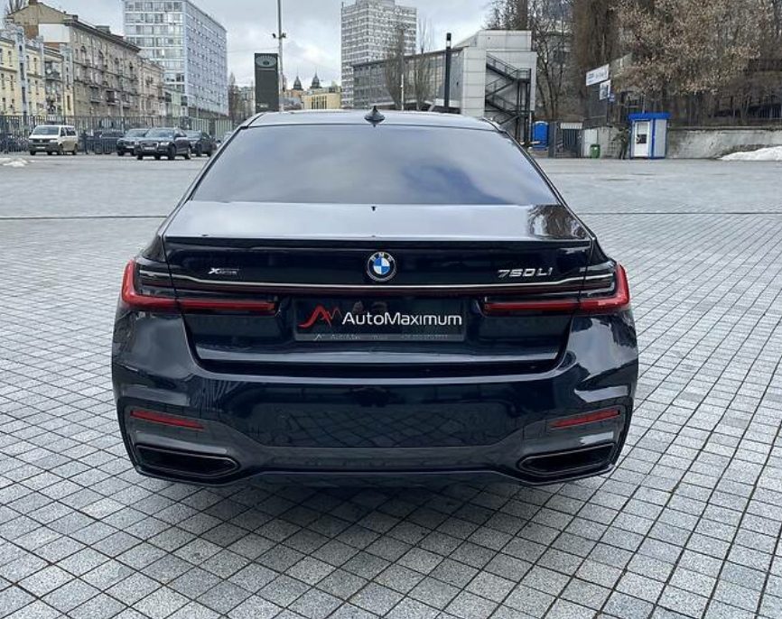 BMW 750 2019