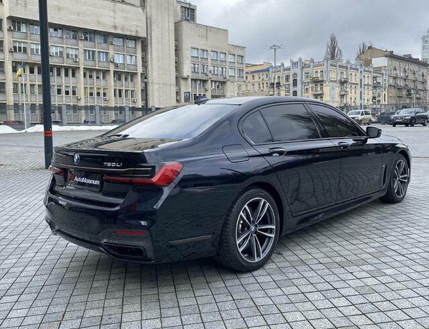 BMW 750 2019