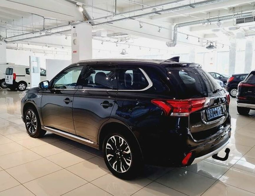 Mitsubishi Outlander PHEV 2015