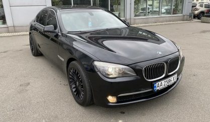 BMW 750 2011