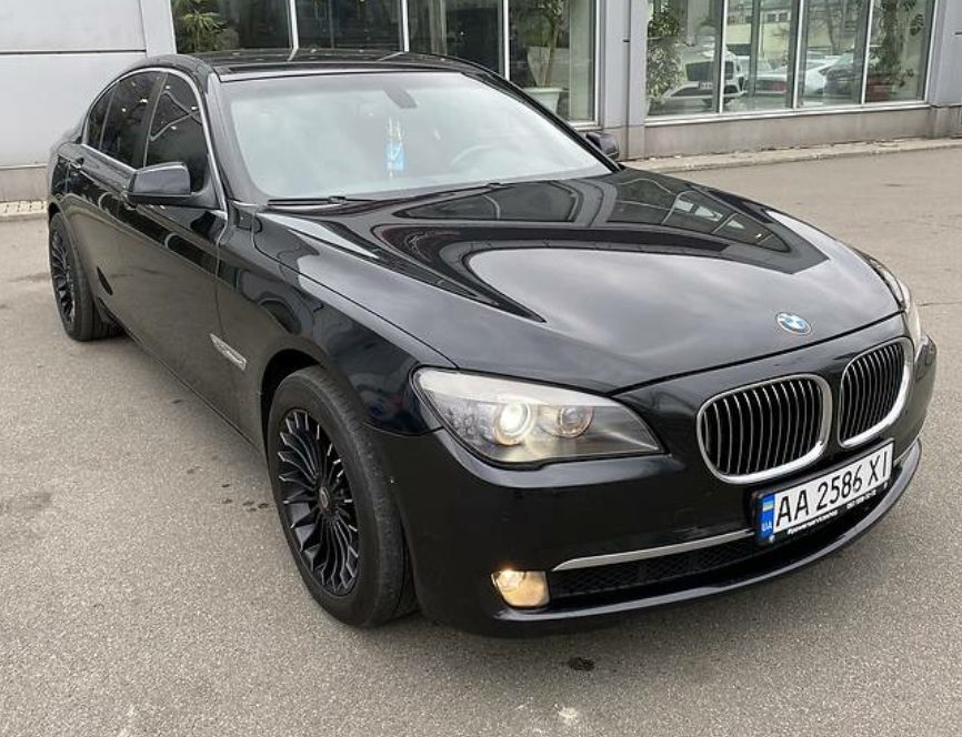 BMW 750 2011