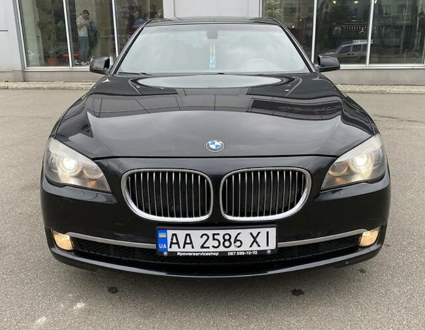 BMW 750 2011