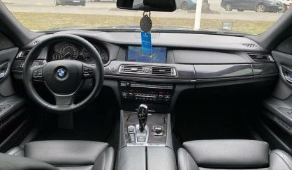 BMW 750 2011