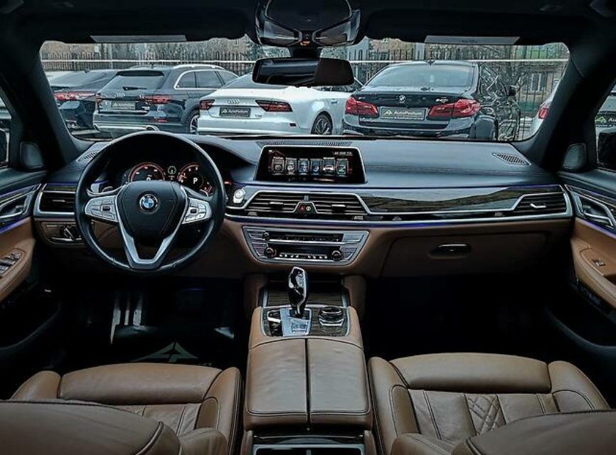 BMW 750 2016