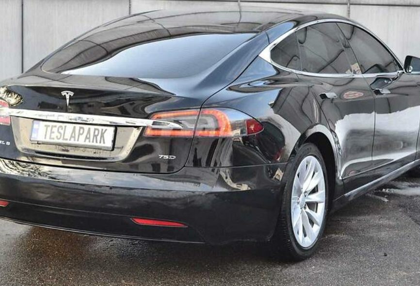 Tesla Model S 2016