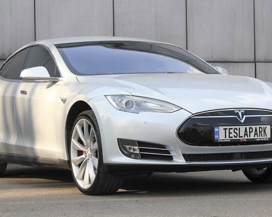 Tesla Model S 2014