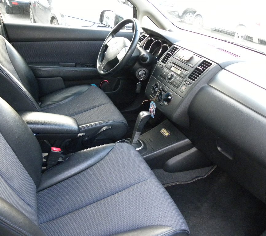 Nissan TIIDA 2008