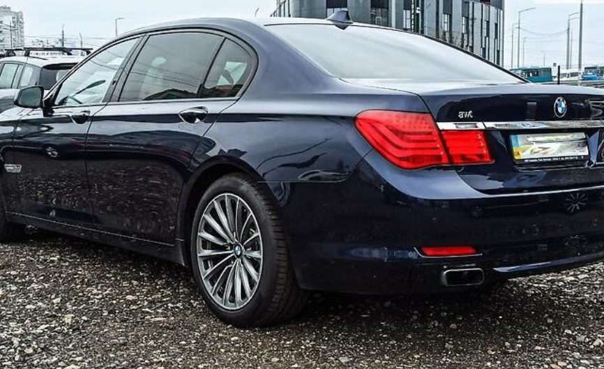 BMW 750 2011