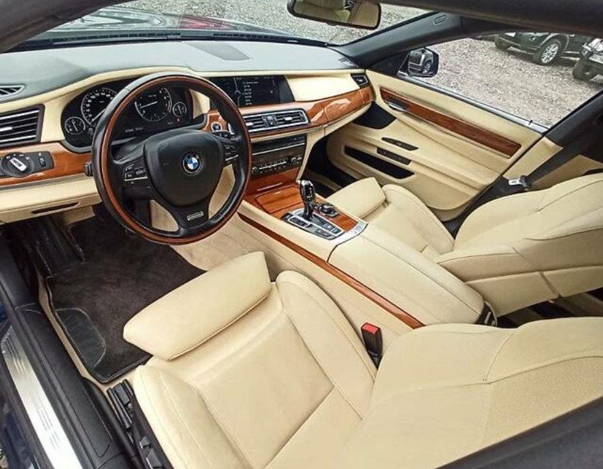 BMW 750 2011