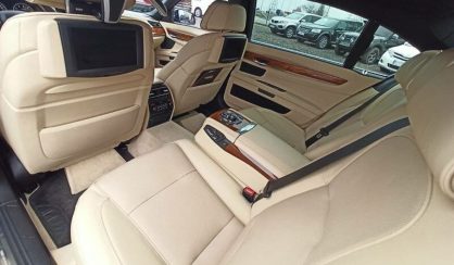 BMW 750 2011