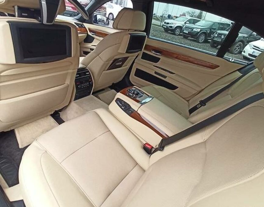 BMW 750 2011