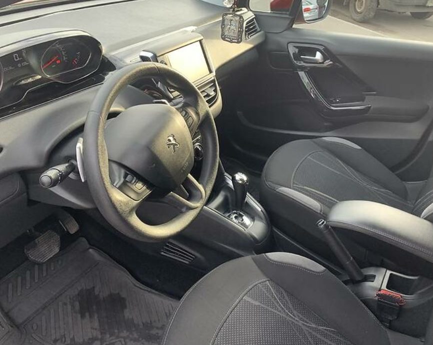 Peugeot 208 2014