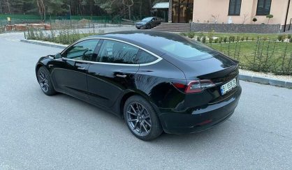 Tesla Model 3 2020