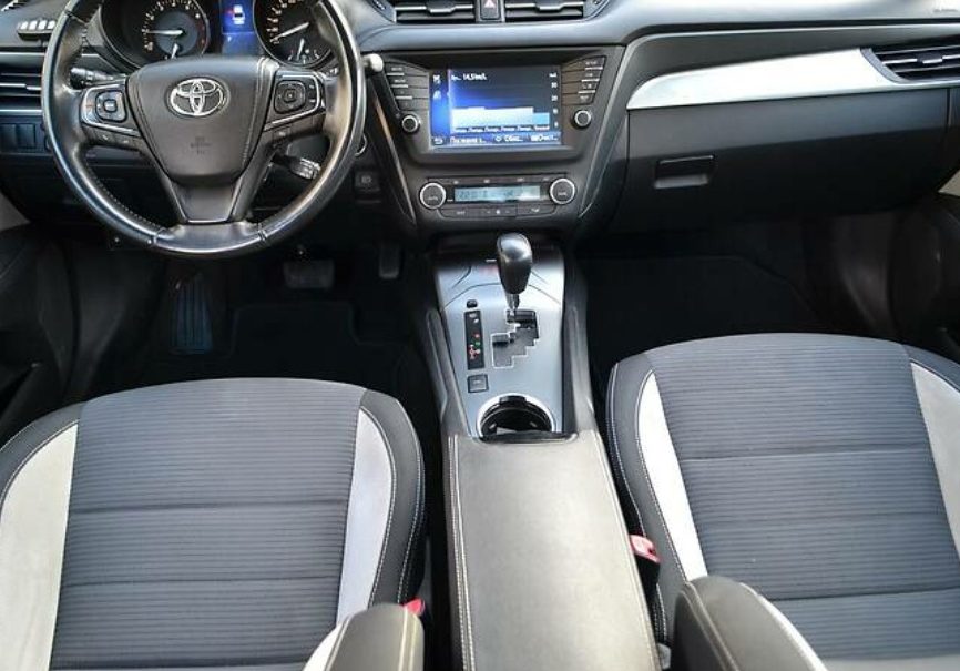 Toyota Avensis 2015