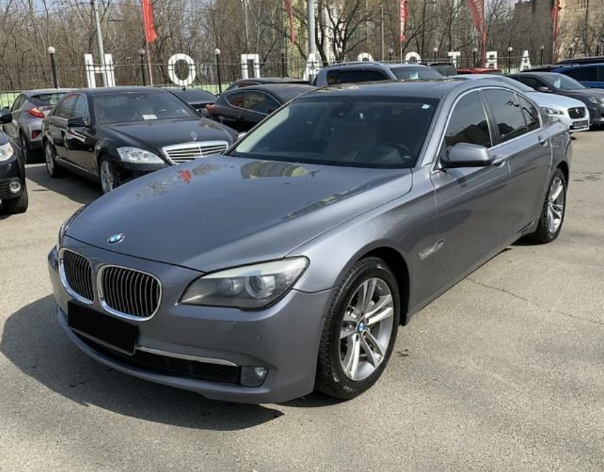 BMW 740 2011