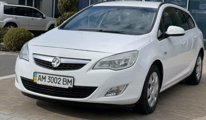 Opel Astra J 2011