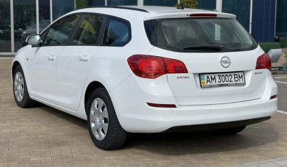 Opel Astra J 2011