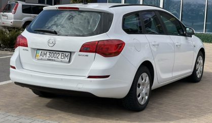 Opel Astra J 2011