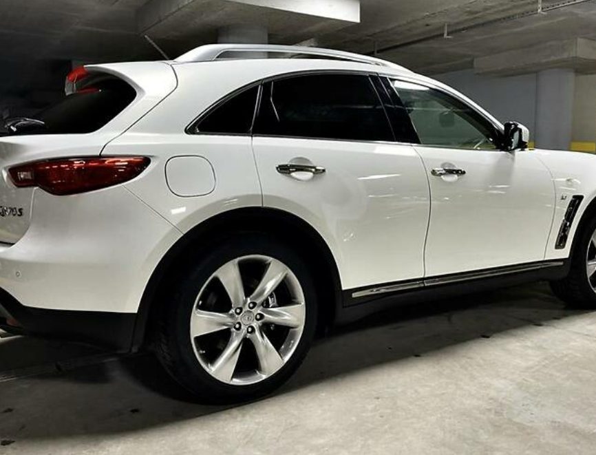 Infiniti QX70 2014