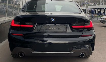 BMW 330 2019