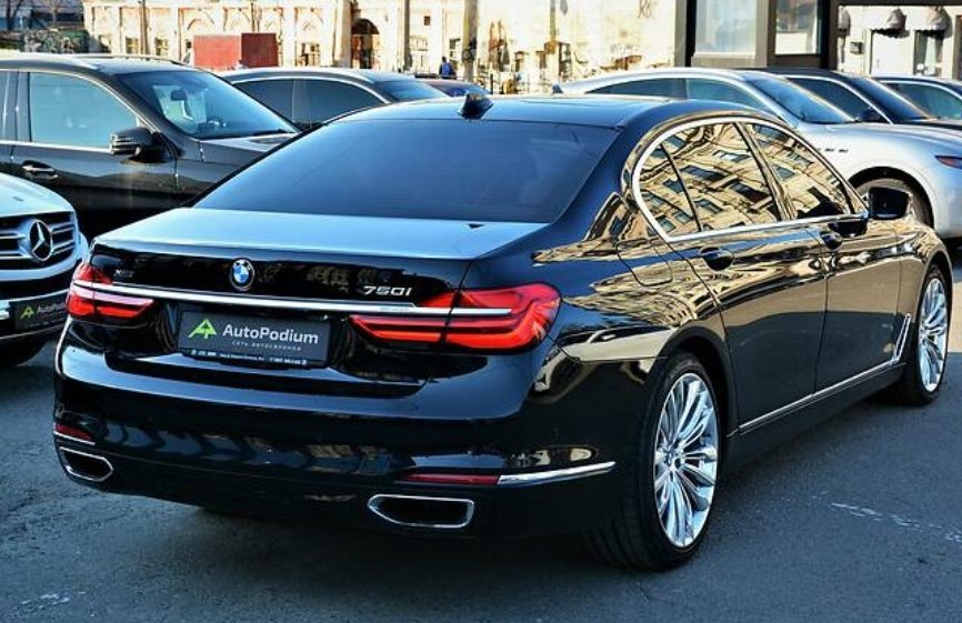 BMW 750 2016