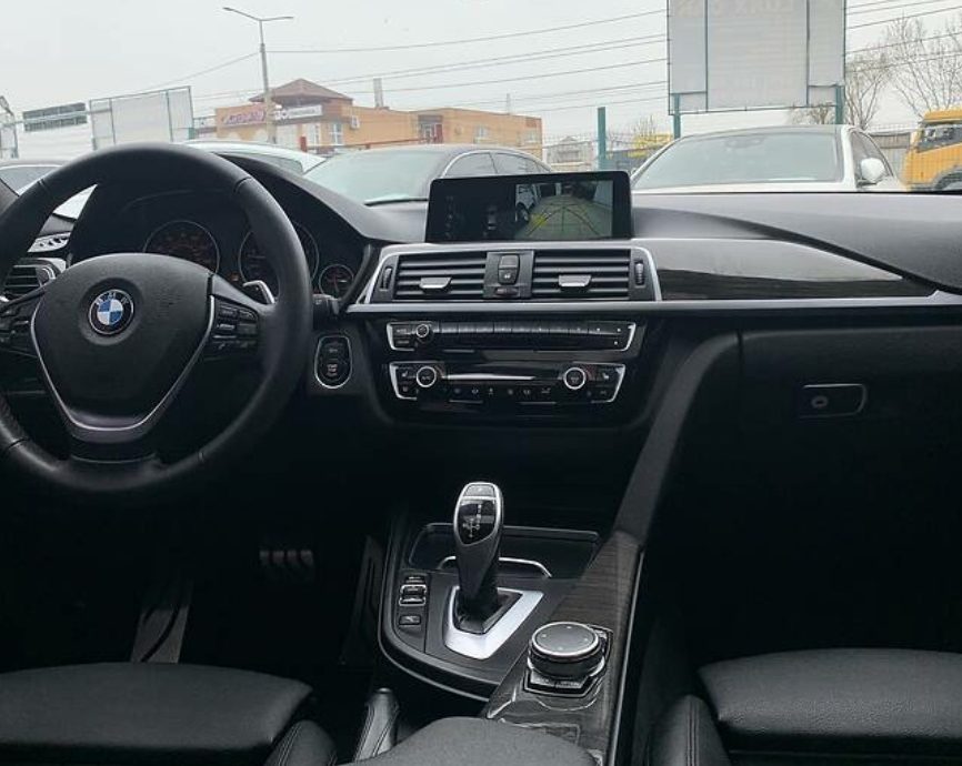 BMW 330 2017