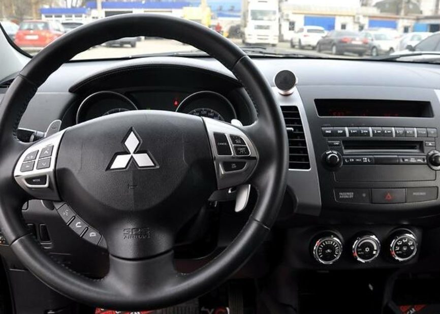 Mitsubishi Outlander 2012