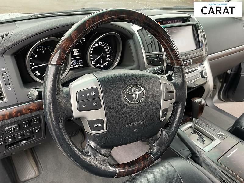 Toyota Land Cruiser 200 2013